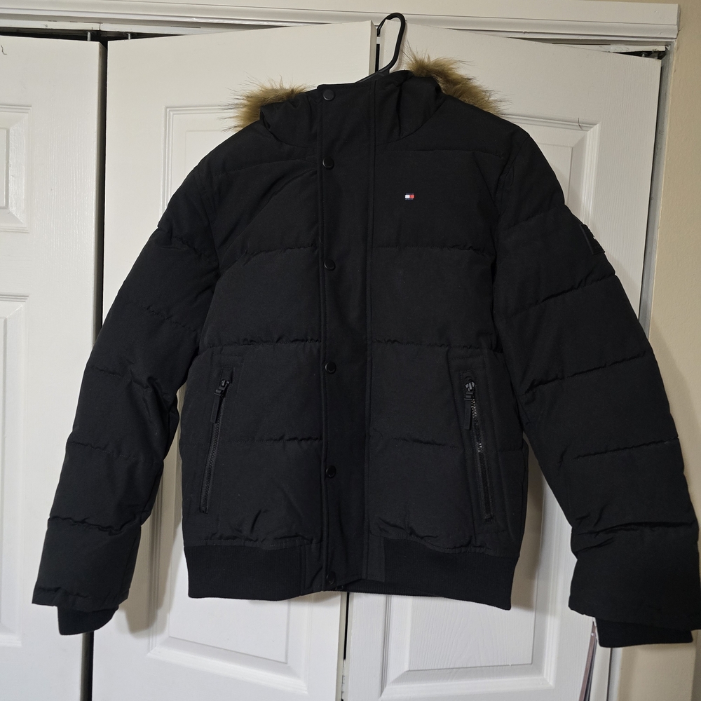 TOMMY HILFIGERMen's Black Puffer Jacket